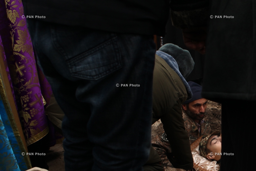 Ադրբեջանական դիվերսիայի արդյունքում զոհված կրտսեր սերժանտ Արմեն Հովհաննիսյանի հուղարկավորությունը