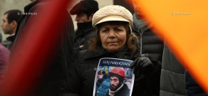 Зажжение свечей в память об убитом в Киеве Сергее Нигояне и других борцах за свободу