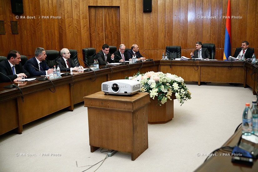 Правительство РА: Главы госведомств представили отчет о проделанной работе за 2013 год