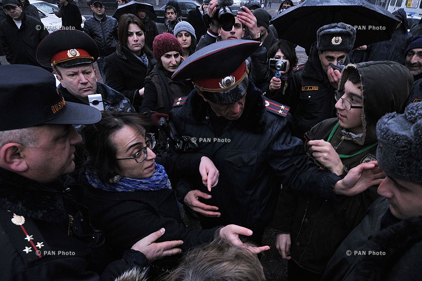 Акция протеста против продолжающихся убийств и насилия в армии