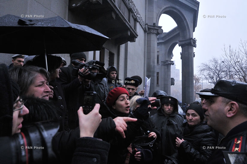 Акция протеста против продолжающихся убийств и насилия в армии