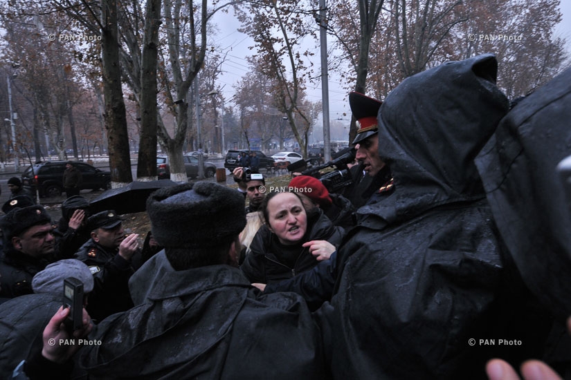 Акция протеста против продолжающихся убийств и насилия в армии