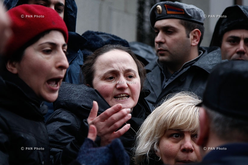 Акция протеста против продолжающихся убийств и насилия в армии