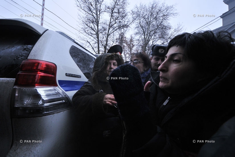 Акция протеста против продолжающихся убийств и насилия в армии