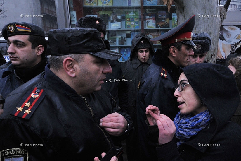 Акция протеста против продолжающихся убийств и насилия в армии