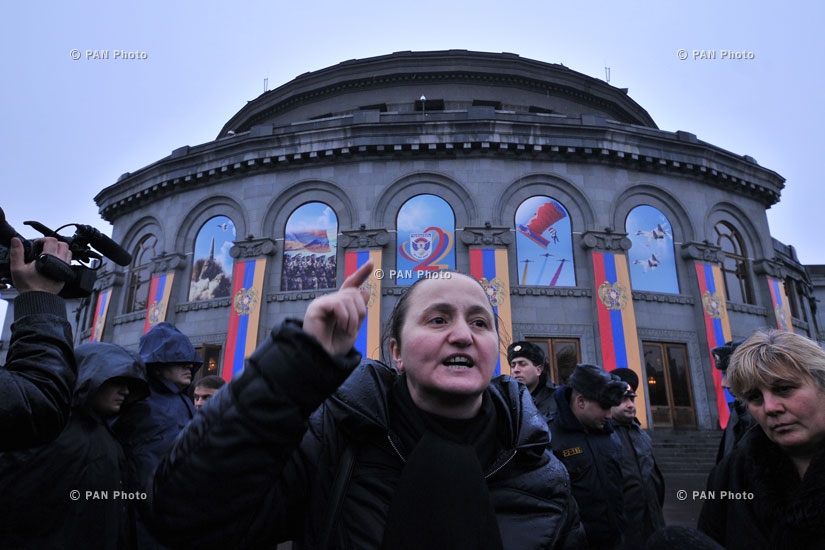 Акция протеста против продолжающихся убийств и насилия в армии