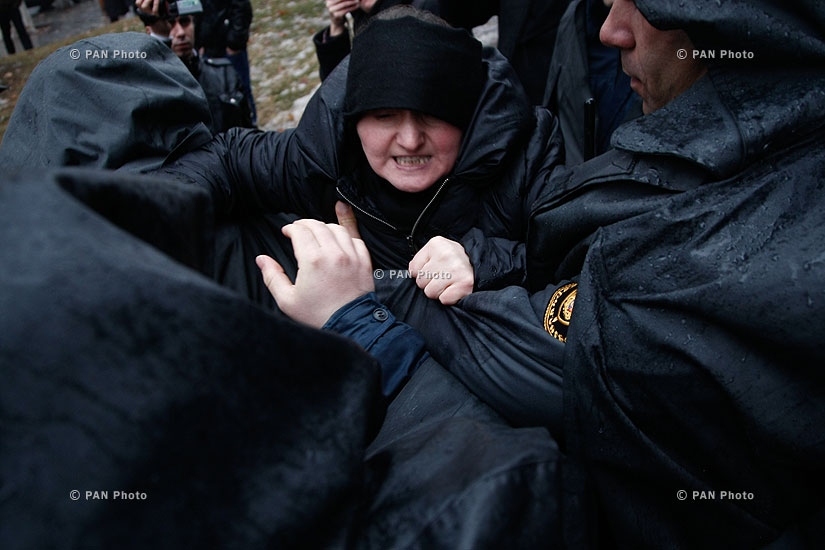 Акция протеста против продолжающихся убийств и насилия в армии