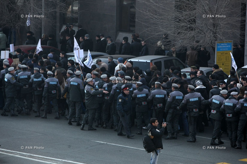 Гражданская инициатива «Против» организовала марш против внедрения обязательного компонента накопительной пенсионной системы