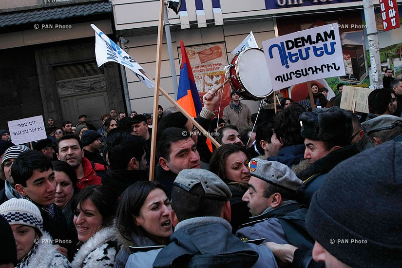 Гражданская инициатива «Против» организовала марш против внедрения обязательного компонента накопительной пенсионной системы