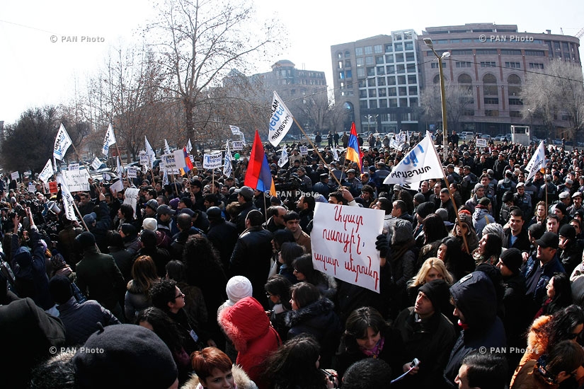 Гражданская инициатива «Против» организовала марш против внедрения обязательного компонента накопительной пенсионной системы