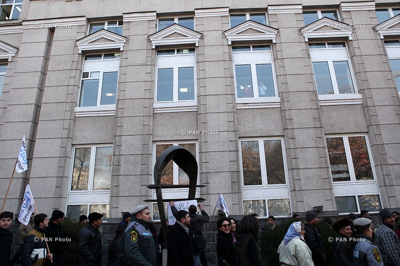 Гражданская инициатива «Против» организовала марш против внедрения обязательного компонента накопительной пенсионной системы