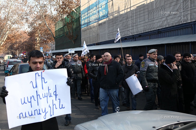 Гражданская инициатива «Против» организовала марш против внедрения обязательного компонента накопительной пенсионной системы