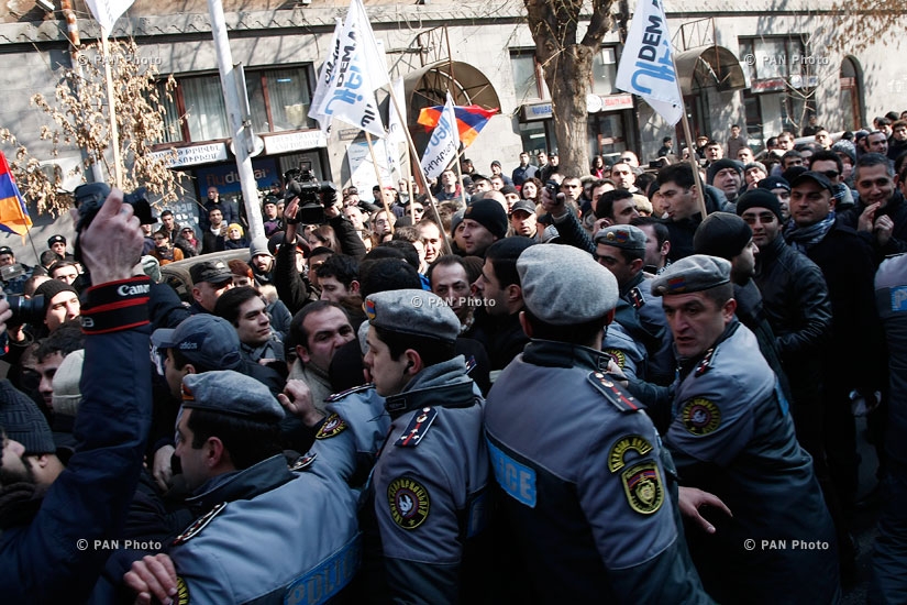 Гражданская инициатива «Против» организовала марш против внедрения обязательного компонента накопительной пенсионной системы