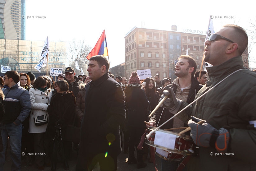 Гражданская инициатива «Против» организовала марш против внедрения обязательного компонента накопительной пенсионной системы