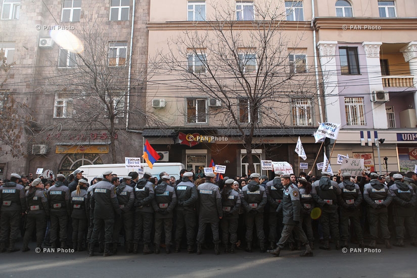 Гражданская инициатива «Против» организовала марш против внедрения обязательного компонента накопительной пенсионной системы