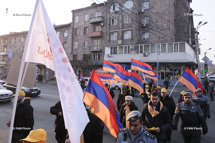 Նախախորհրդարան. Ամենշաբաթյա երթեր