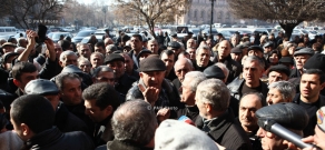 «Նաիրիտ» գործարանի աշխատակիցների ցույցը կառավարության դիմաց