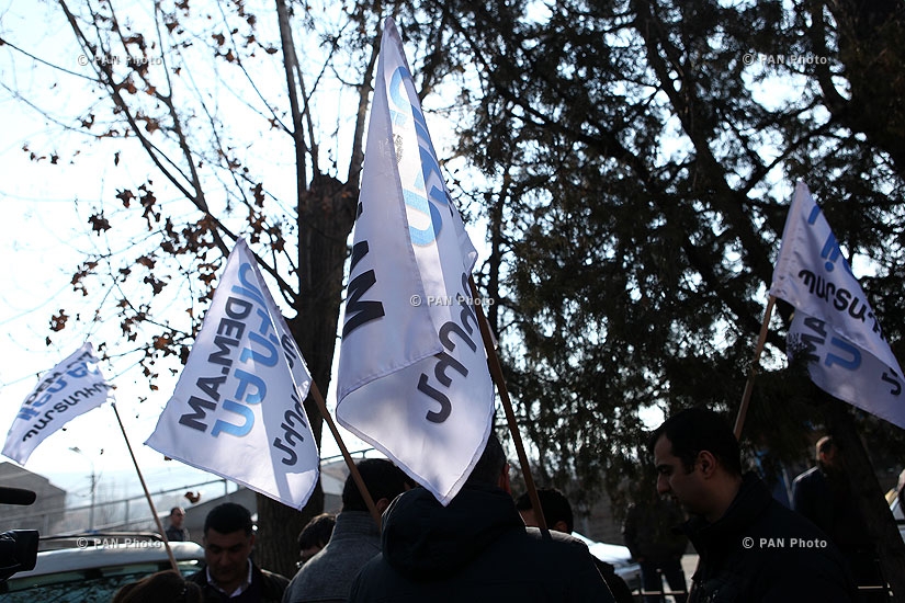 Electric Networks of Armenia employees protest against mandatory pension savings