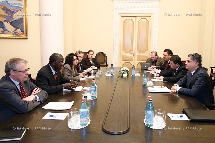 Правительство РА: Премьер Тигран Саркисян принял главу ереванского офиса Всемирного Банка и послов США, Великобритании, Германии