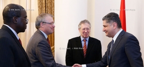 ՀՀ կառավարություն. Վարչապետ Տիգրան Սարգսյանն ընդունել է Համաշխարհային բանկի երևանյան գրասենյակի տնօրենին, ՀՀ-ում ԱՄՆ-ի ,ԳԴՀ-ի և Մեծ Բրիտանիայի դեսպաններին