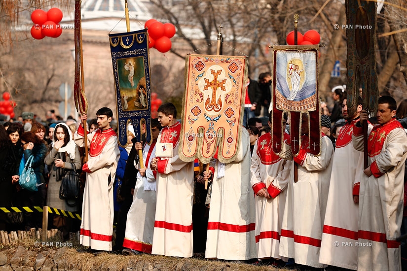 Шествие к Парку влюблённых по случаю праздника Св. Саркиса