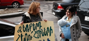 Protest outside Armenian Healthcare Ministry against paid medical services 