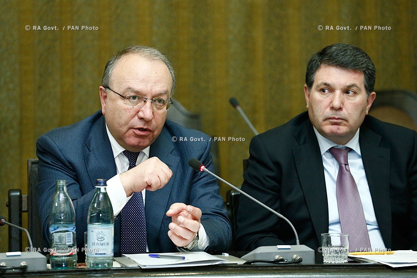Правительство РА: Премьер Тигран Саркисян принял членов Общественного совета Армении, во главе с председателем Вазгеном Манукяном