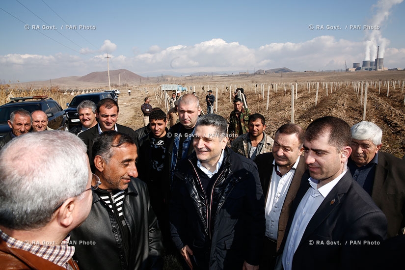 Правительство РА: Pабочий визит премьер министра Тиграна Саркисяна, Армена Ерицяна и Серго Карапетяна  в Армавирскую область