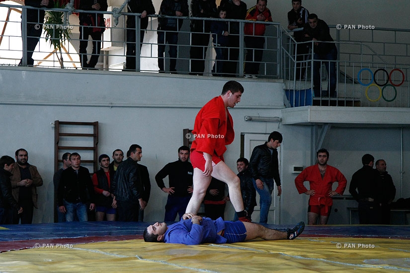 Состоялся чемпионат Армении по самбо среди юниоров и молодежи