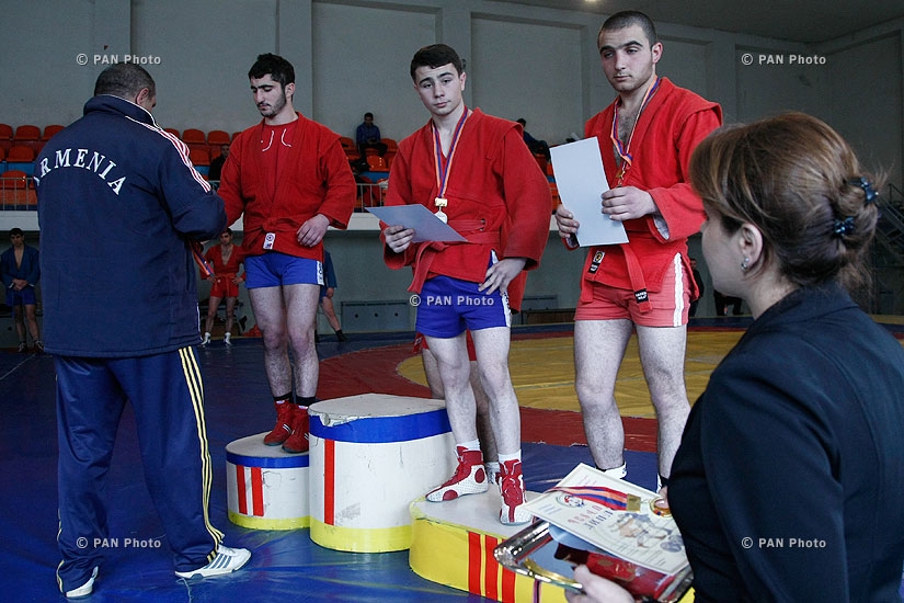 Состоялся чемпионат Армении по самбо среди юниоров и молодежи