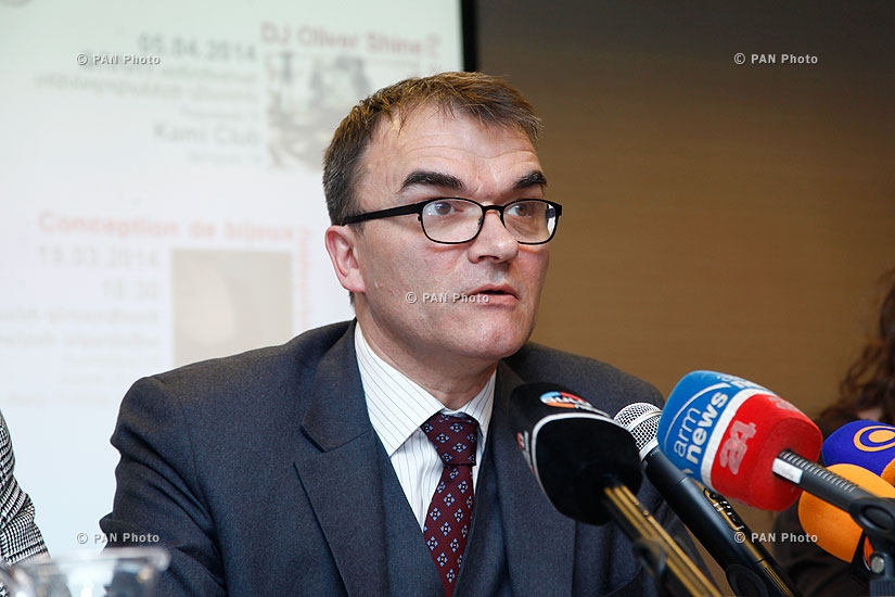 Пресс-конференция посола Швейцарии в Армении Лукаса Гасера