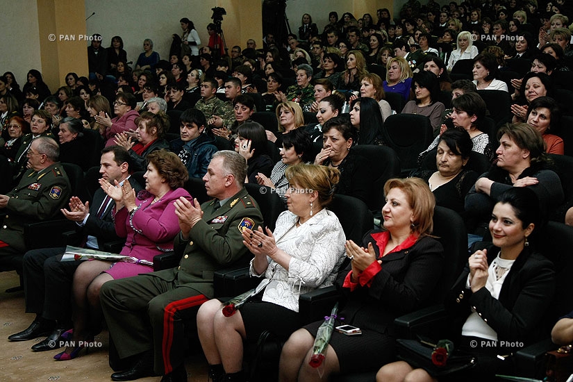Կանանց տոնին նվիրված հանդիսավոր միջոցառում  ՀՀ ՊՆ վարչական համալիրում 