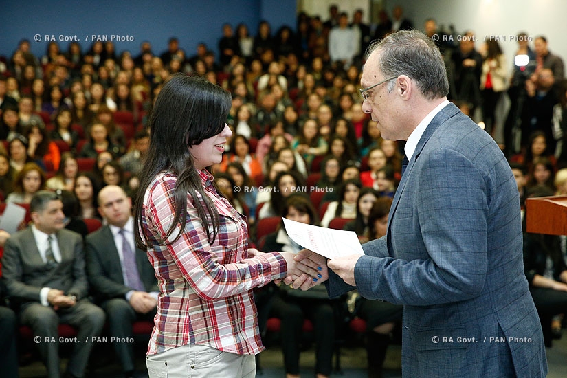 Правительство РА: Церемония вручения стипендии по итогам конкурса, объявленного Молодежным фондом Армении