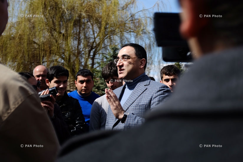 Инициатива «Против» провела акцию повышения информированности в Российско-Армянском (Славянском) университете