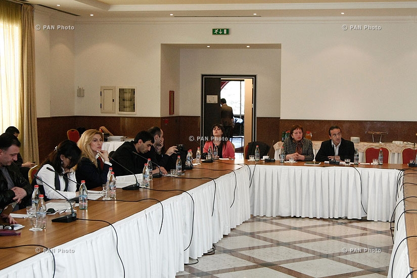 Презентация и обсуждение доклада «Вопрос защиты прав человека в ВС Армении»