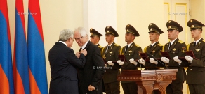 Президент Армении Серж Саргсян вручил государственные награды за 2013 год