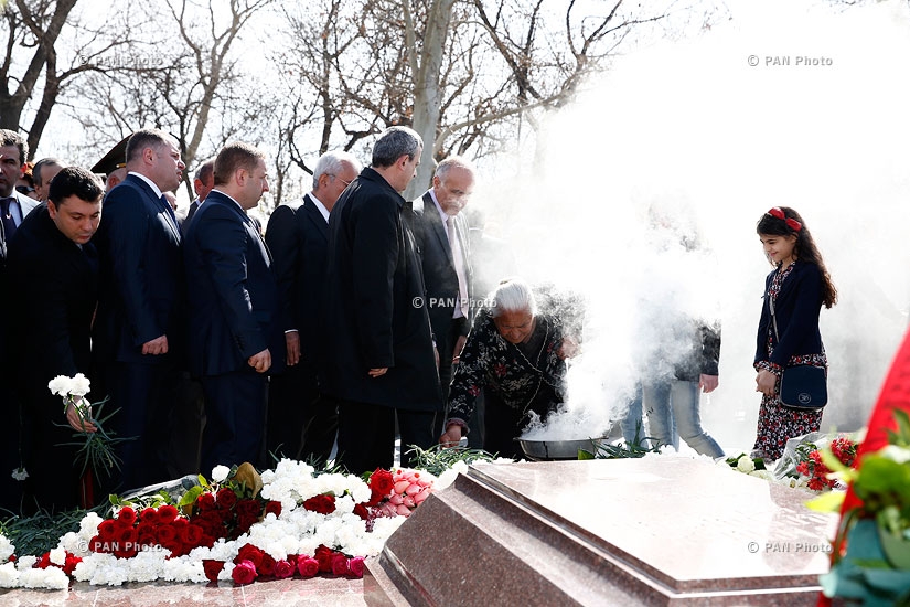 RA high ranking officials visit Komitas Pantheon, on the occasion of former PM Andranik Margaryan's 7th death anniversary 