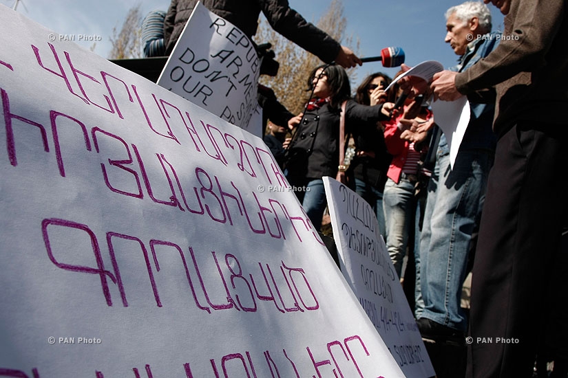 Жители ереванской улицы Амиряна жалуются на то, что у них отобрали квартиры для государственных нужд