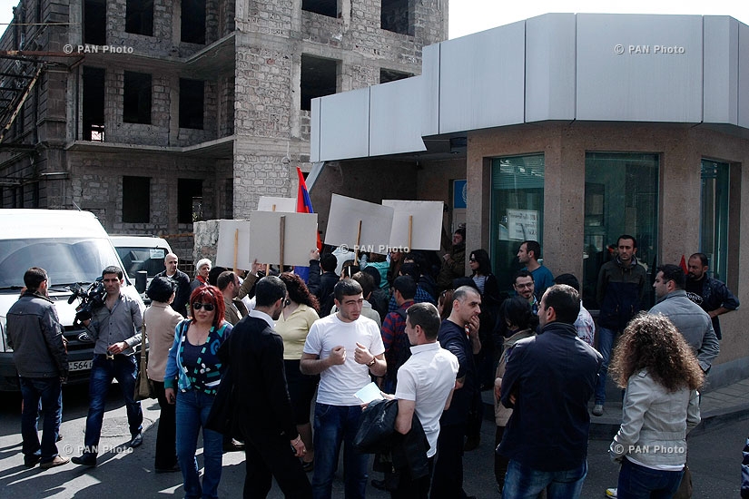 Armenian citizens hand a letter over recent developments in Syria’s Kessab to UN office in Yerevan 