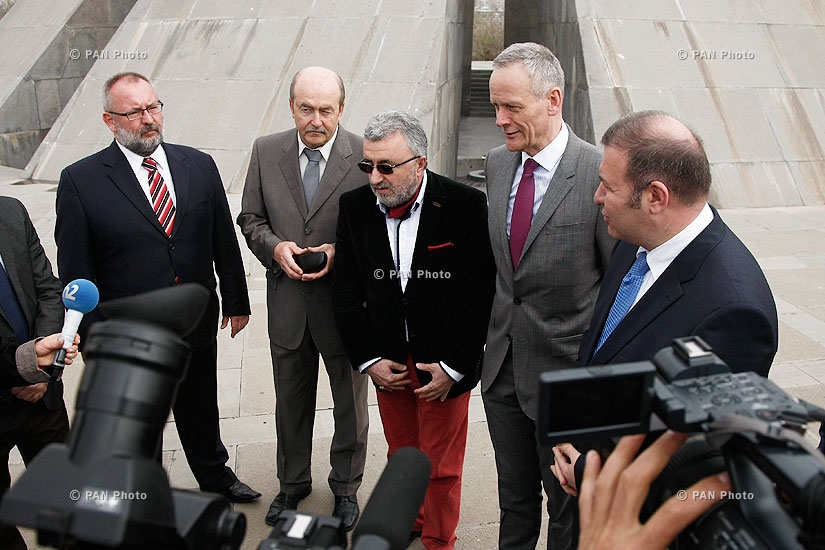 Европейские политические и экономические деятели возложили венок к Мемориалу жертв Геноцида армян