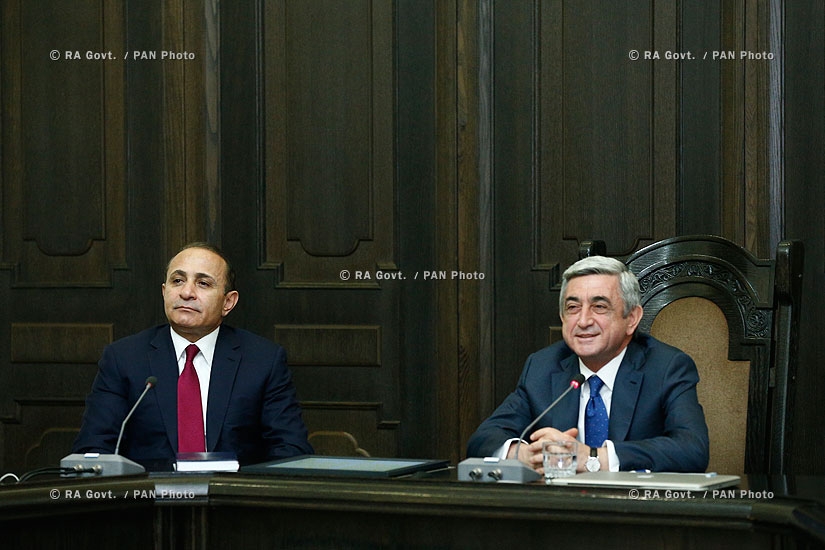 Президент Армении Серж Саркисян представил членам правительства новоназначенного премьер-министра Овика Абрамяна
