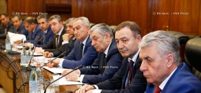 Правительство РА: Премьер-министр Овик Абрамян провел совещание с губернаторами