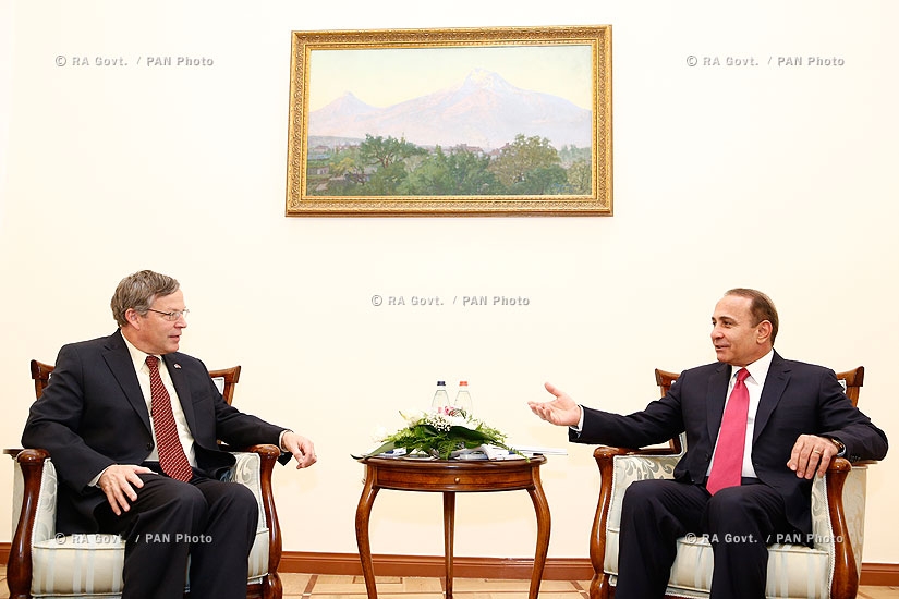 RA Govt.: Prime minister Hovik Abrahamyan receives U.S. Ambassador John Heffern 