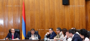 RA Govt.: Prime minister Hovik Abrahamyan receives Byuzand Street residents