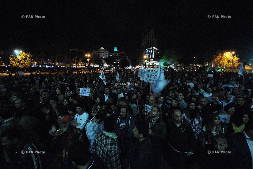 Протест инициативы «Против» перед резиденцией президента Армении