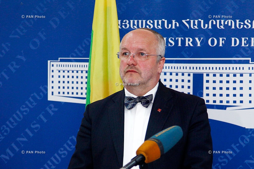 Министр обороны РА Сейран Оганян принял делегацию, возглавляемую министром национальной обороны Литвы Юозасом Олекасом