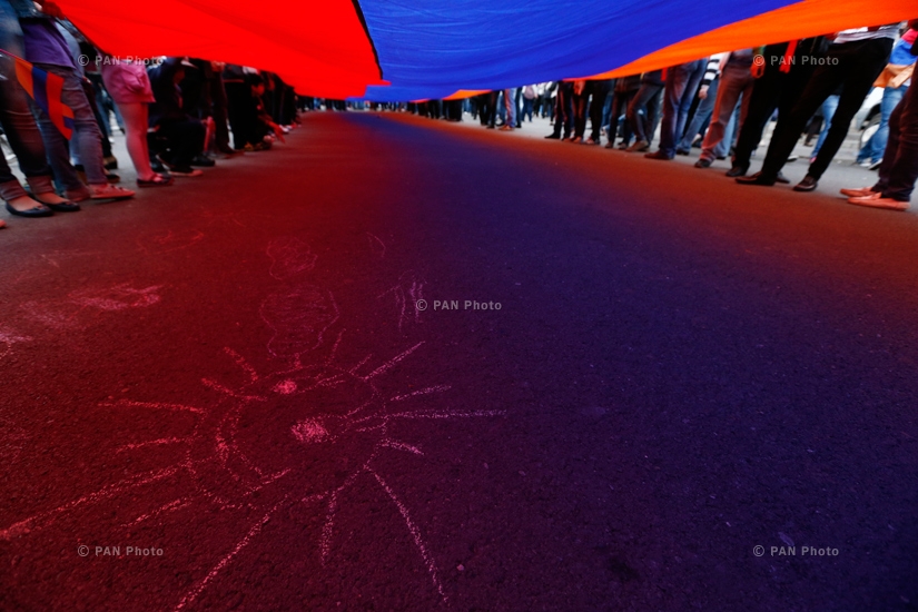 Традиционное факельное шествие, посвященное 99-летию Геноцида армян
