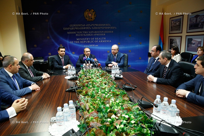 RA Govt.: Prime minister Hovik Abrahamyan introduces newly appointed Minister of Health Armen Muradyan