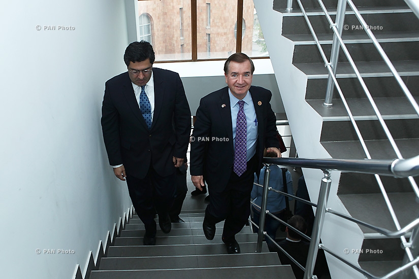 Конгрессмены США посетили Национальную инженерную лабораторию Армении