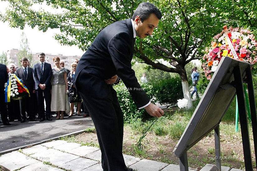 Wreath-laying ceremony at Chernobyl disaster memorial in Yerevan